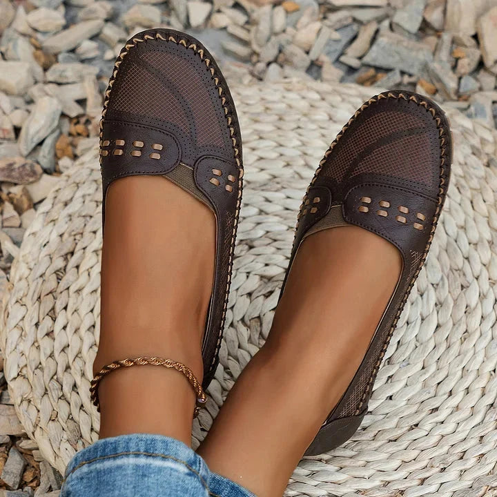 Komfortable Slip-On Halbschuhe für Damen: Beige, atmungsaktiv und perfekt für den Sommer.