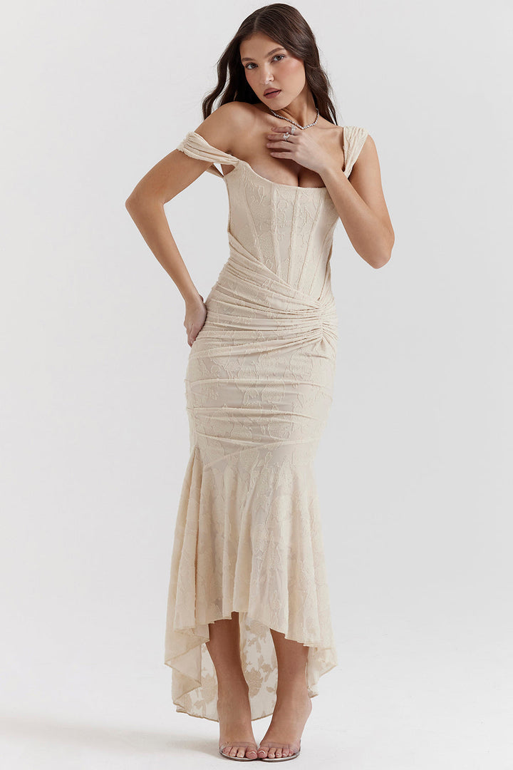 Stilvolles gerafftes Maxikleid für Damen, formell, ideal als Abend- oder Hochzeitsgastkleid.