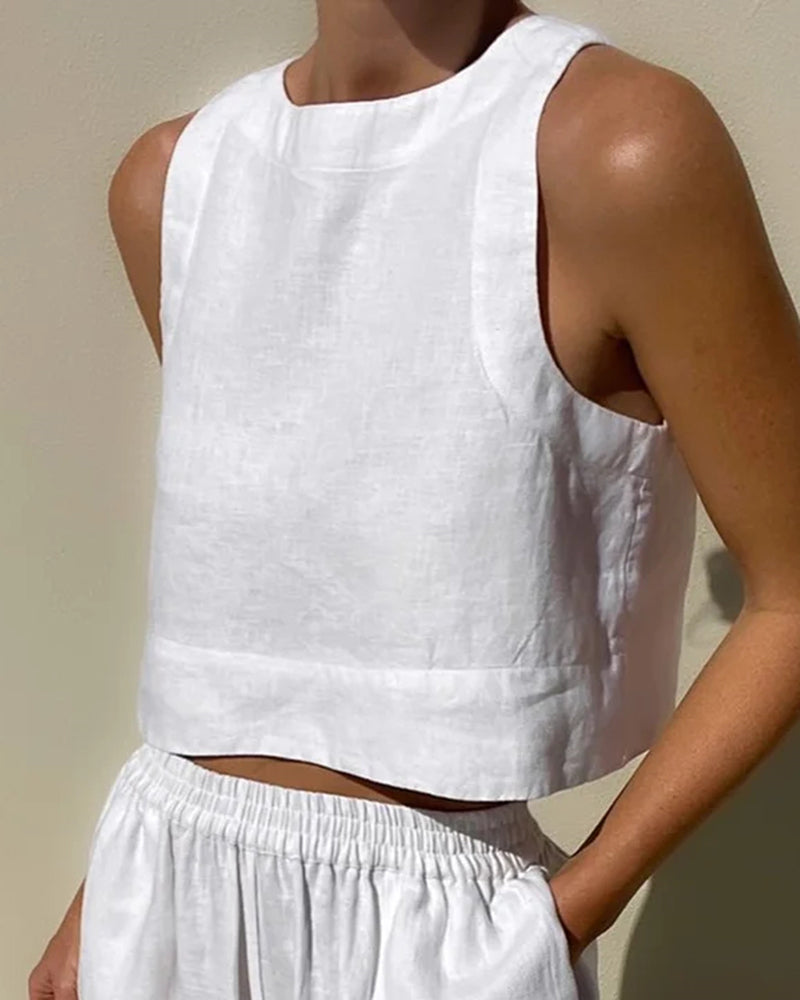 Schickes Damen Sommer Outfit: ärmelloses Zweiteiler Set mit weiter Hose, perfekt für entspannte Tage oder Urlaub.