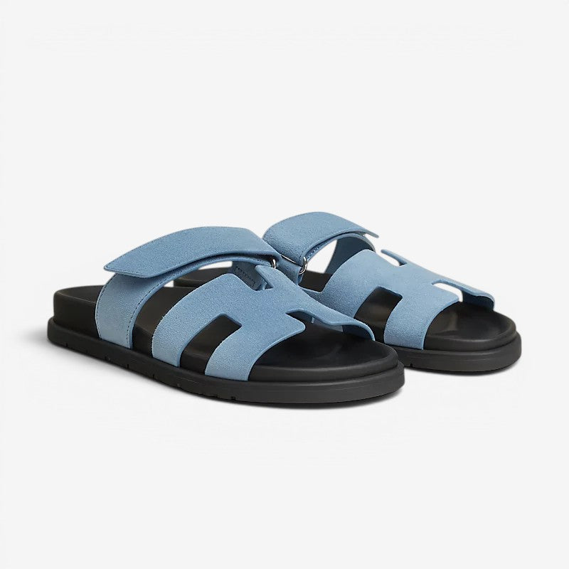 Bequeme flache Damen Sandalen mit verstellbaren Riemen für optimalen Halt.