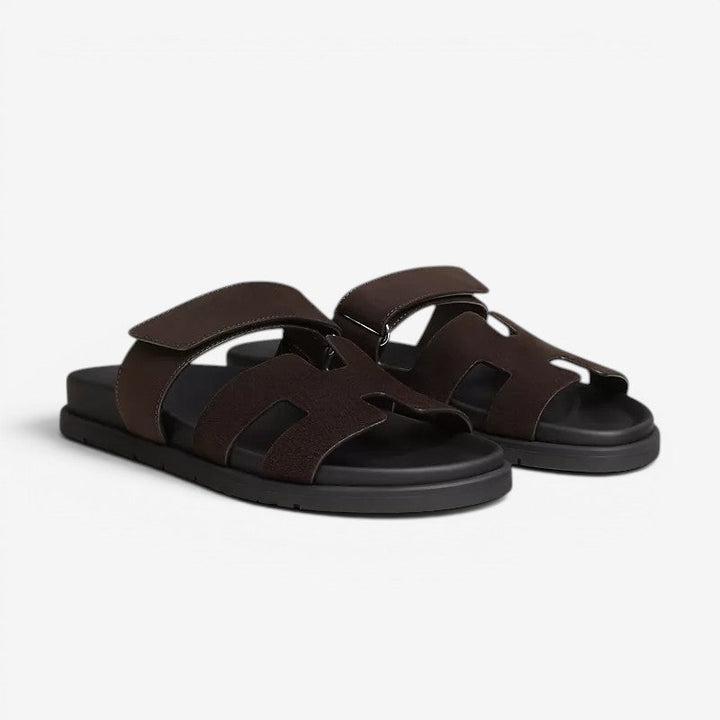 Damen Riemensandalen mit offener Zehe, flaches Design, ideal für warme Tage.
