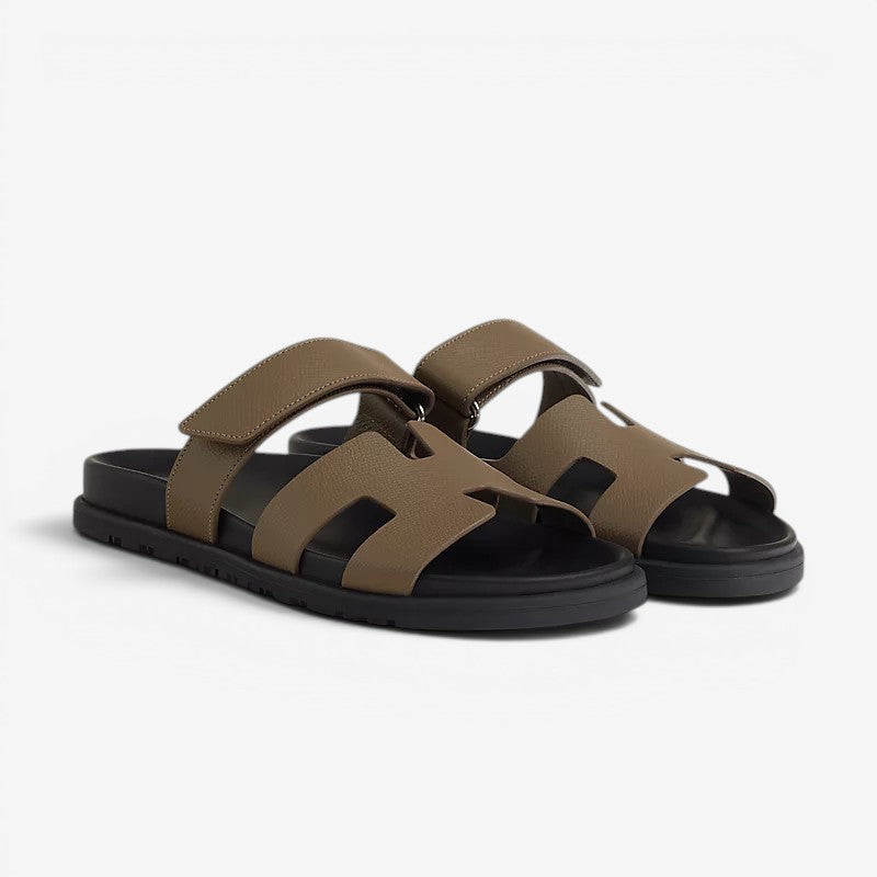 Leichte Damen Sandalen mit Riemen, flache Passform, offene Zehe, für den Alltag.