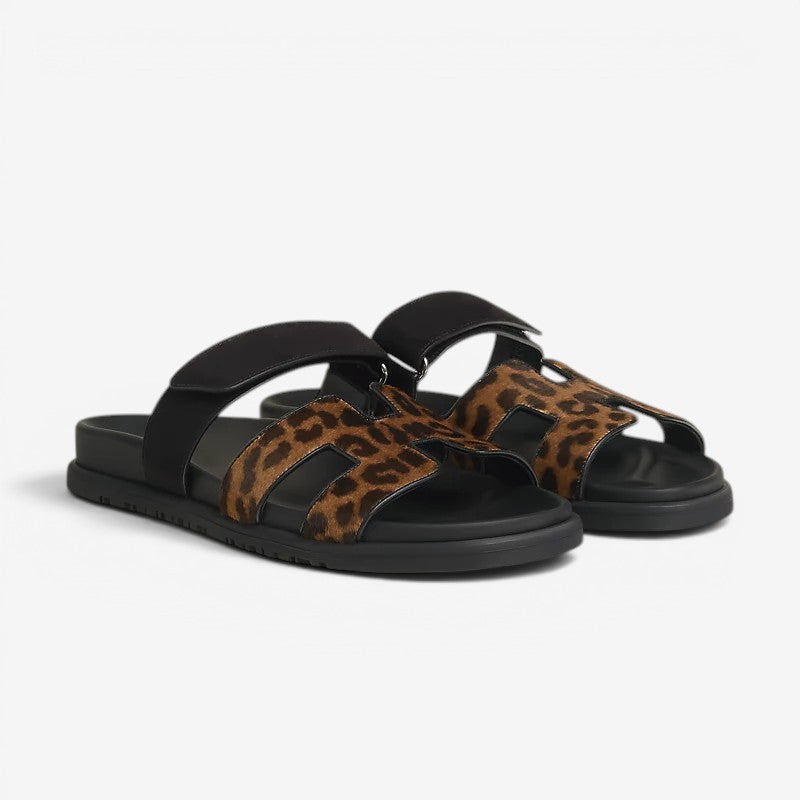 Robuste Damen Freizeitsandalen mit mehreren Riemen, langlebig & modisch.