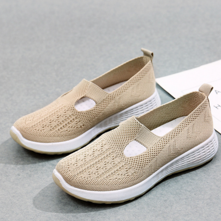 Komfortable Damen Sportschuhe, orthopädisch und als Slip-On konzipiert, für aktive Tage und Spaziergänge.