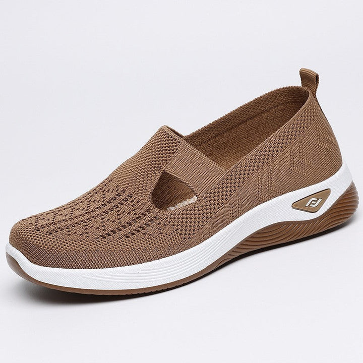 Atmungsaktive Slip-On Damen Sneaker in weiter Passform, perfekt als orthopädische Freizeitschuhe.