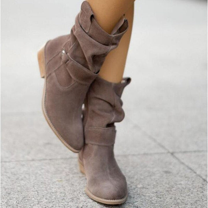 Stylishe Damen Sommerstiefeletten mit Lochmuster, leicht & atmungsaktiv, ideal für warme Tage & Outfits.