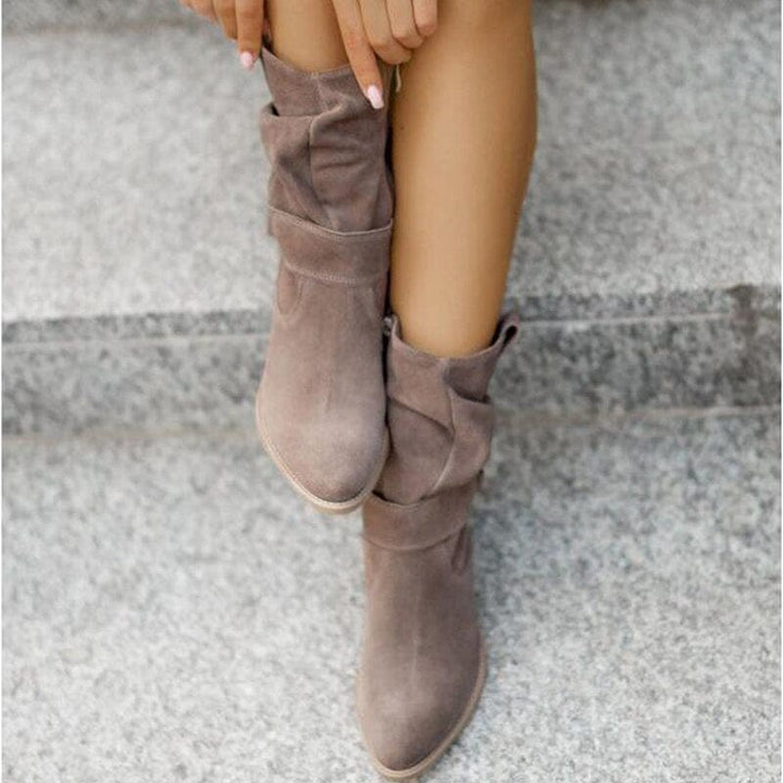 Trendige Damen Sommerstiefel mit bequemem Fußbett, perfekt für lange Spaziergänge im Frühling & Sommer.