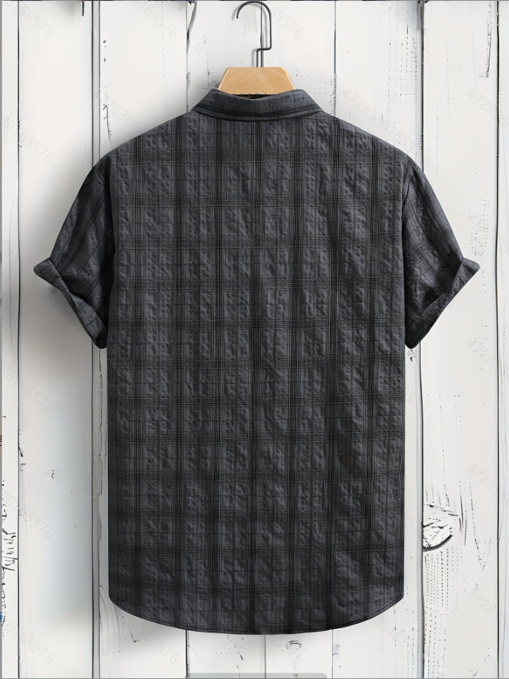 Sommerliches Herrenhemd kariert, Kurzarm, für einen modernen Casual-Stil.