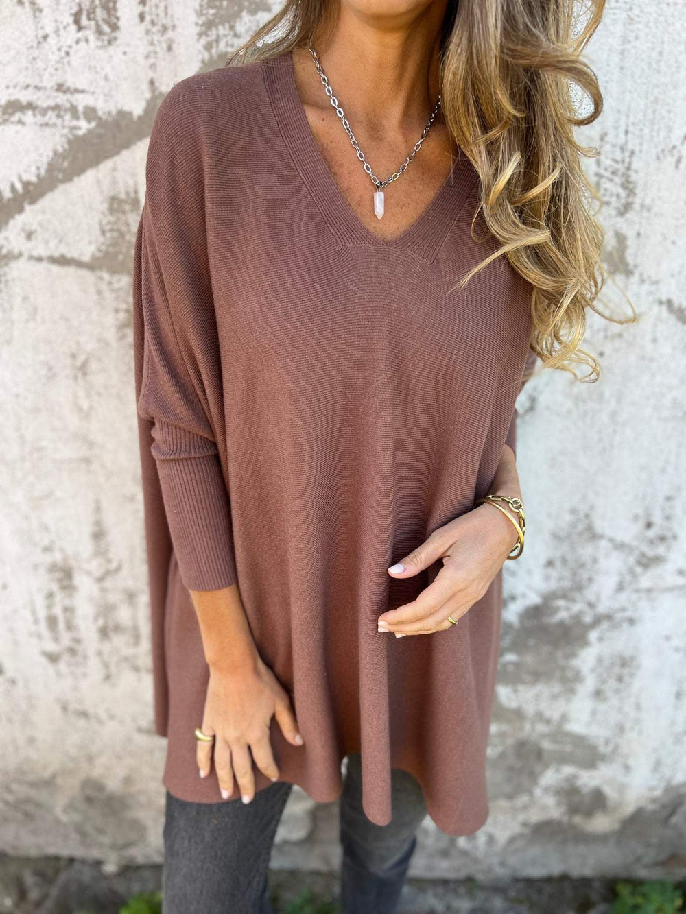 Zeitloser Damen Langarm Pullover mit V-Ausschnitt, ideal für Frühling & Sommer Outfits.