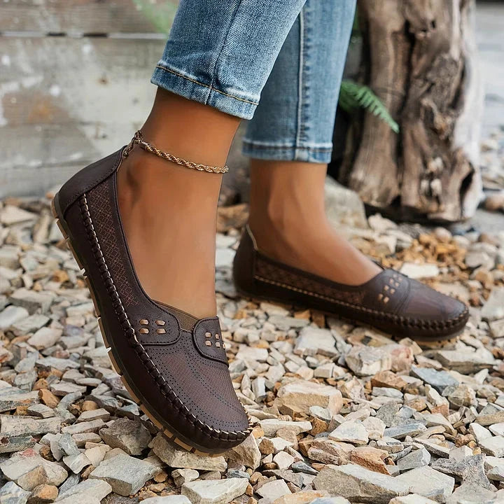Leichte beige Damen Slip-Ons: Atmungsaktive Alltagsschuhe, sehr komfortabel.