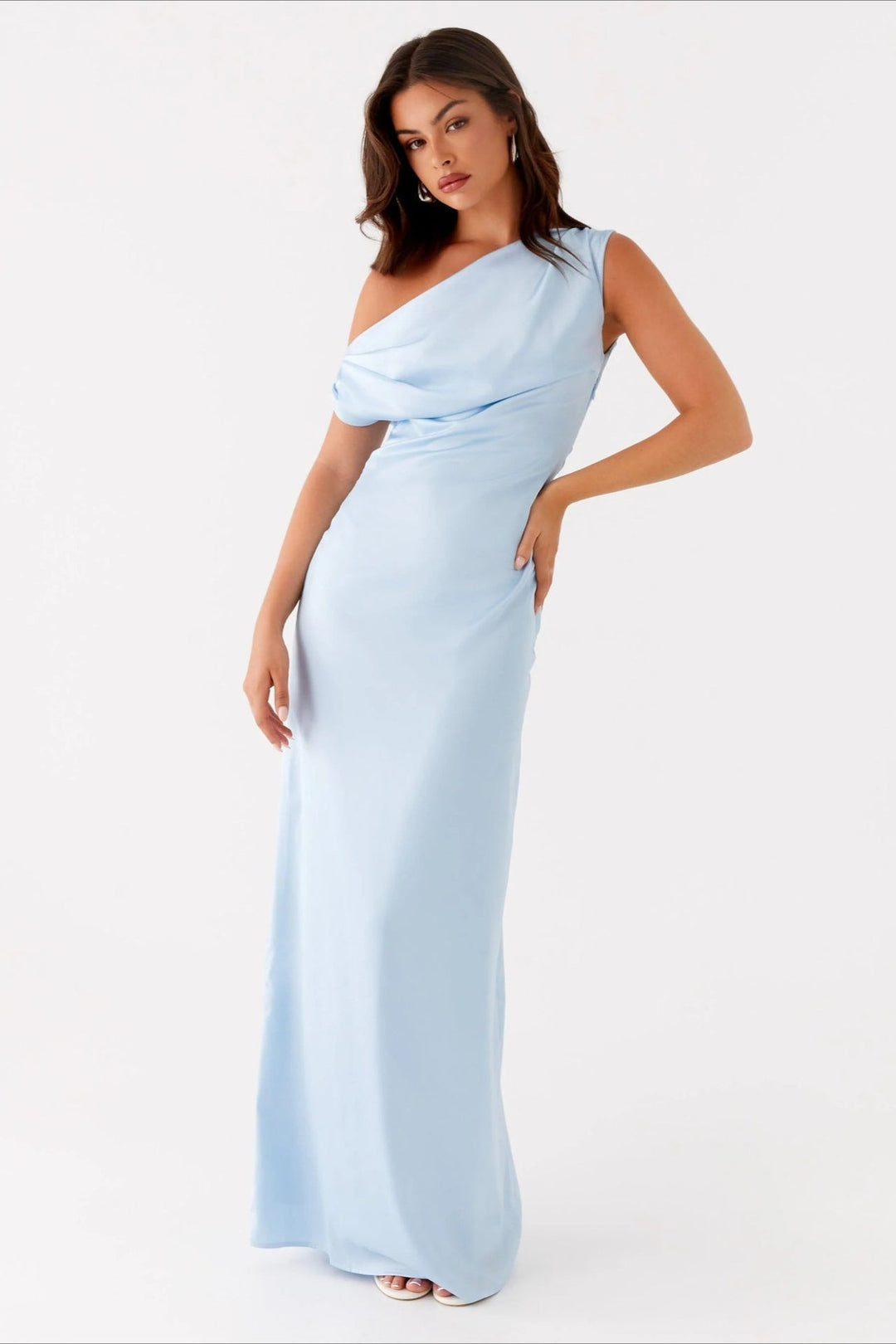 Langes, schickes Damen Maxikleid, asymmetrischer Schnitt, festliches Partykleid für besondere Anlässe.