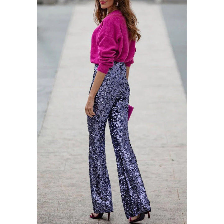 Moderne Damenschlaghose mit Glitzerdetails für einen festlichen Auftritt. Elegante Frauen-Mode für Partys.