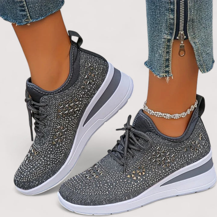 Robuster Fersenbereich der Damen Glitzer Sneaker. Rutschfest, stützend & bequem für den Alltag.