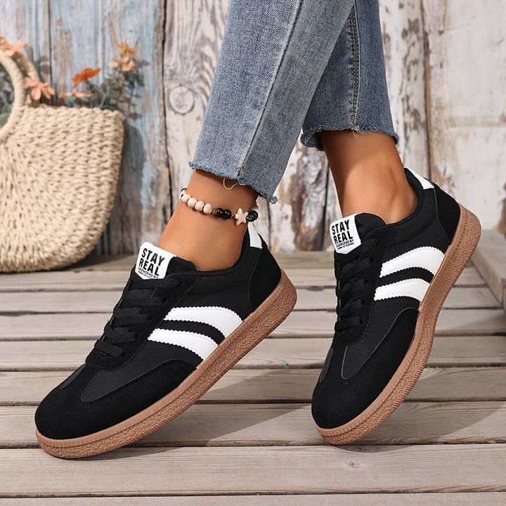 Blaue Damen Retro Freizeitsneaker, langlebig und bequem, für aktive Tage und lässige Outfits.