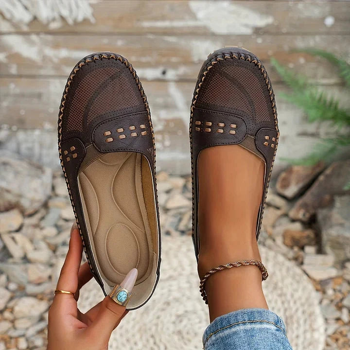 Braune Damen Halbschuhe: Leichte, bequeme Slip-Ons, atmungsaktiv für sommerlichen Komfort.