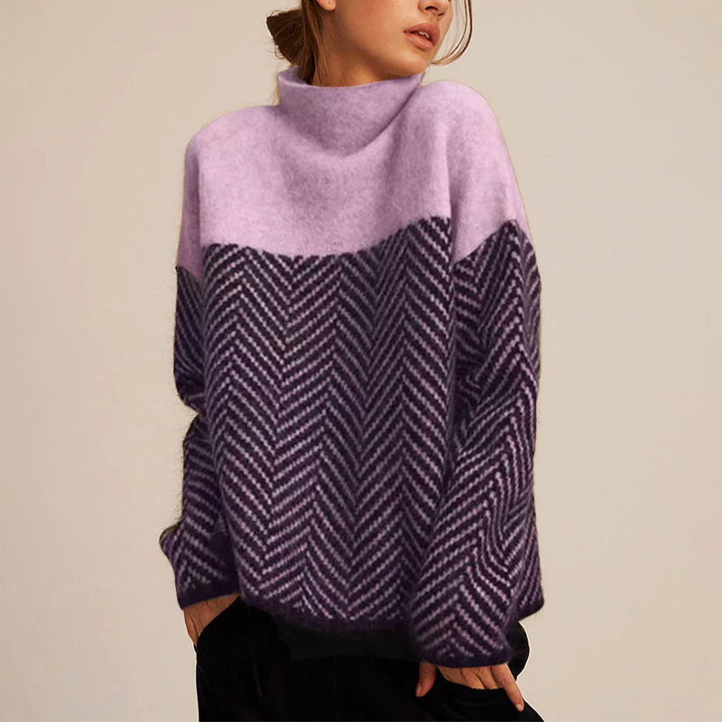 Modell trägt eleganten Damen Strickpullover mit hohem Kragen und lockerem Schnitt, ideal für einen Casual-Look.
