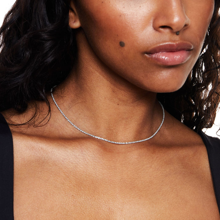 Modische Edelstahl-Gliederkette für Damen. Erhältlich in Gold oder Silber, filigran & wasserdicht.