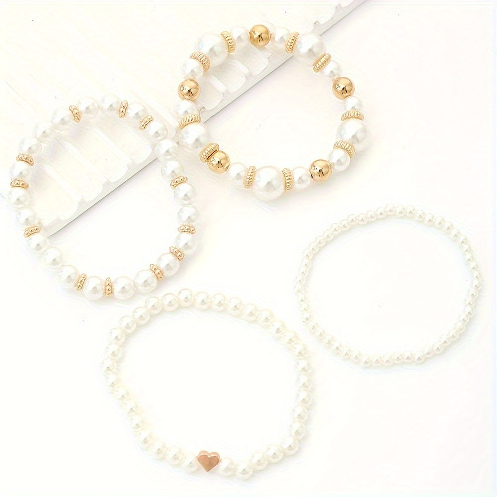 Schmuckset: 4 elegante Damen-Armbänder mit Kunstperlen, goldweiße Accessoires, klassische Perlenarmbänder.