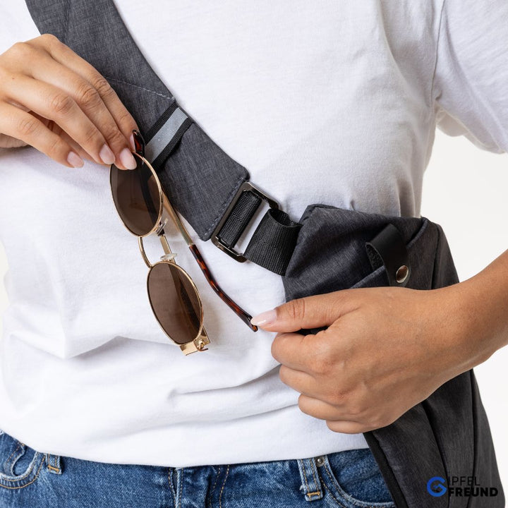 Anti-Diebstahl Crossbody Tasche für Damen in Grün. Verdeckte Reißverschlüsse & schnittfestes Material.