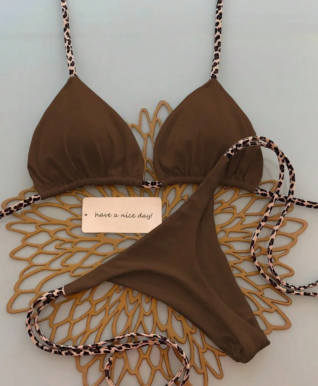 Perfektes Damen Leopardenmuster Bikini für den nächsten Sommerurlaub.