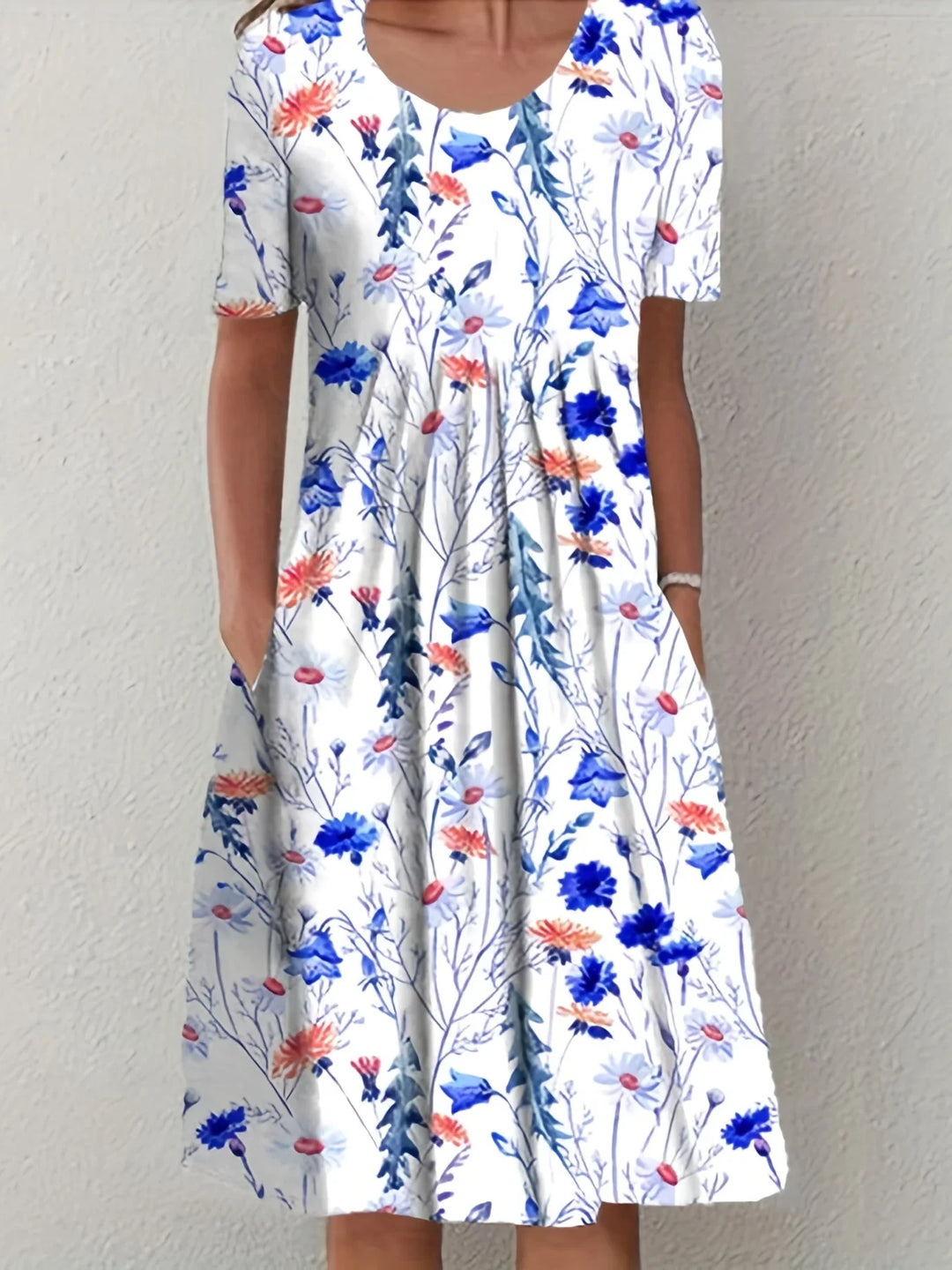 Fließendes Damen Sommer Blumenkleid mit kurzen Ärmeln. Ideal für festliche Anlässe, bequem und modisch.
