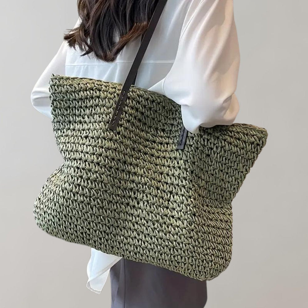 Boho-Schultertasche aus Raffia für Damen. Ideal als Strandtasche oder modisches Sommer-Accessoire.