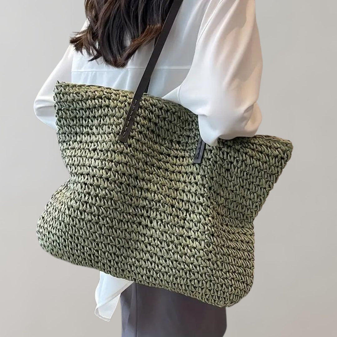 Boho-Schultertasche aus Raffia für Damen. Ideal als Strandtasche oder modisches Sommer-Accessoire.