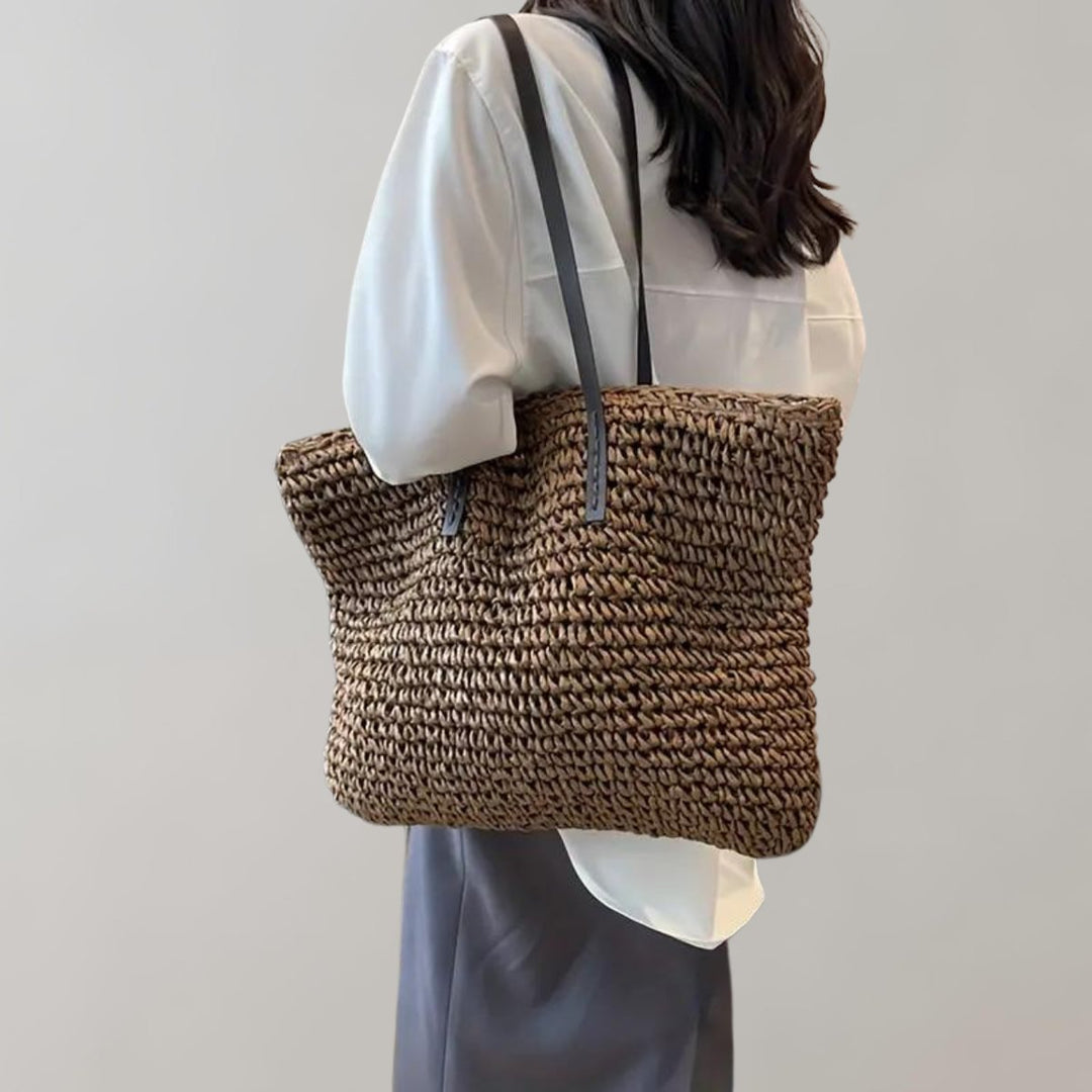 Moderne Boho-Raffiatasche für Damen, geflochten. Perfekt als Schulter- oder Strandtasche für den Sommer.