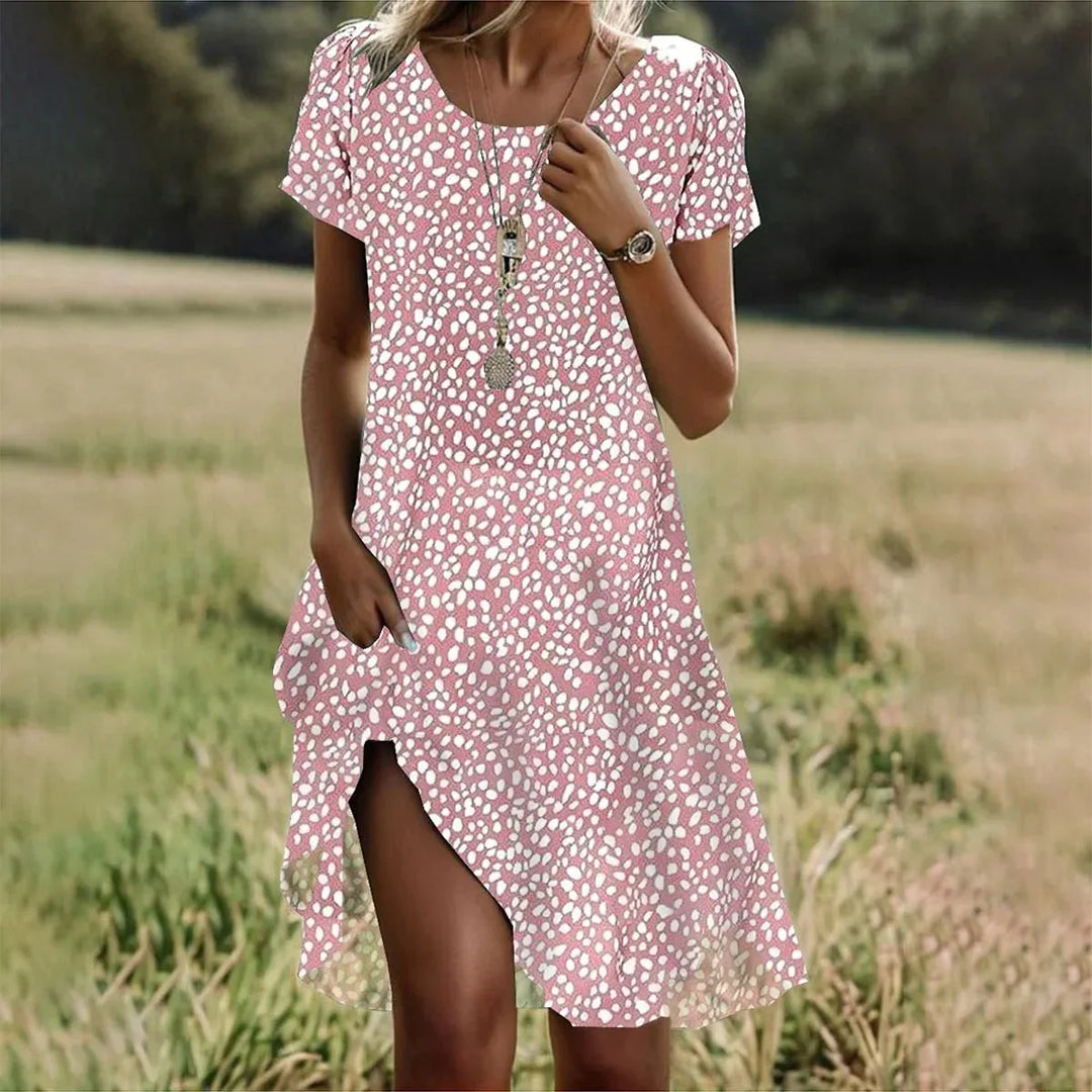 Fliessendes Damenkleid im Boho-Stil, als bequemes Sommerkleid mit Kurzarm, perfekt für heisse Sommertage.
