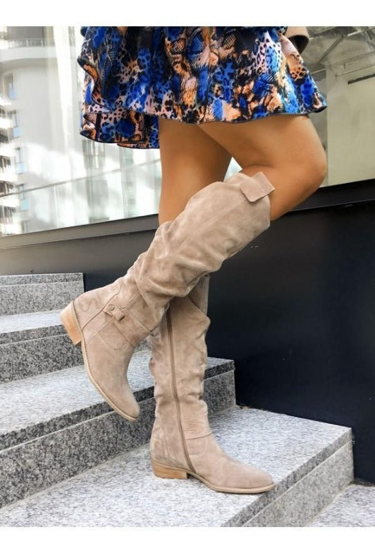Stylische kniehohe Damen Stiefel. Elegant & bequem für Business oder Freizeit im Winter.