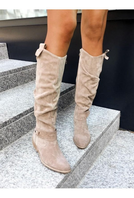 Kniehohe Damen Stiefel: elegant, modisch & komfortabel. Deine stylischen Begleiter für Herbst & Winter.