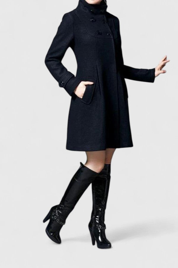 Klassische lange Damen Übergangsjacke im eleganten Design für Herbsttage. Vielseitig für Business & Freizeit.