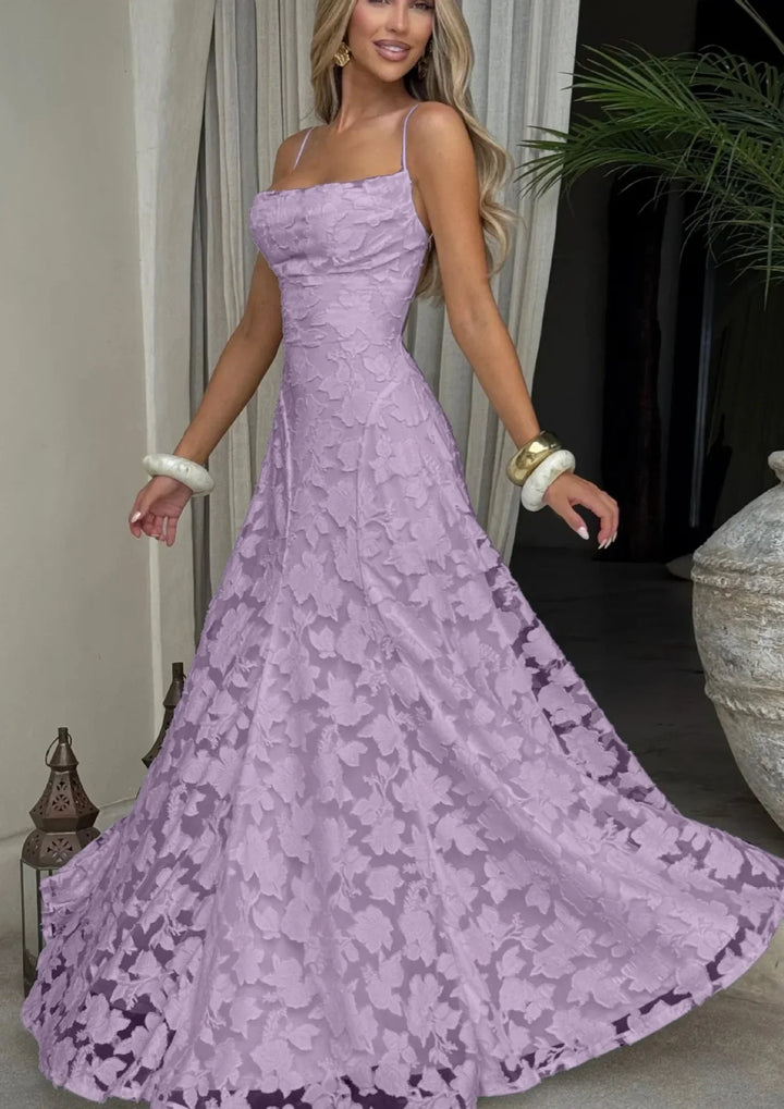 Bezauberndes Damen Maxikleid, lang, mit eleganter Stickerei, perfekt für Hochzeitsgäste.