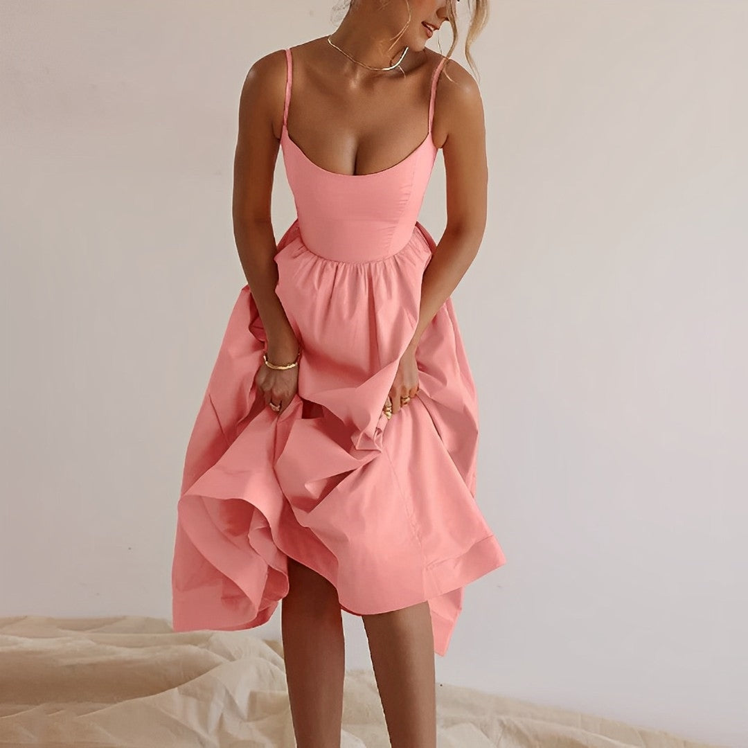 Luftiges Sommer Midikleid für Damen. Elegant fallender A-Linien Schnitt, ideal für Hochzeitsgäste.