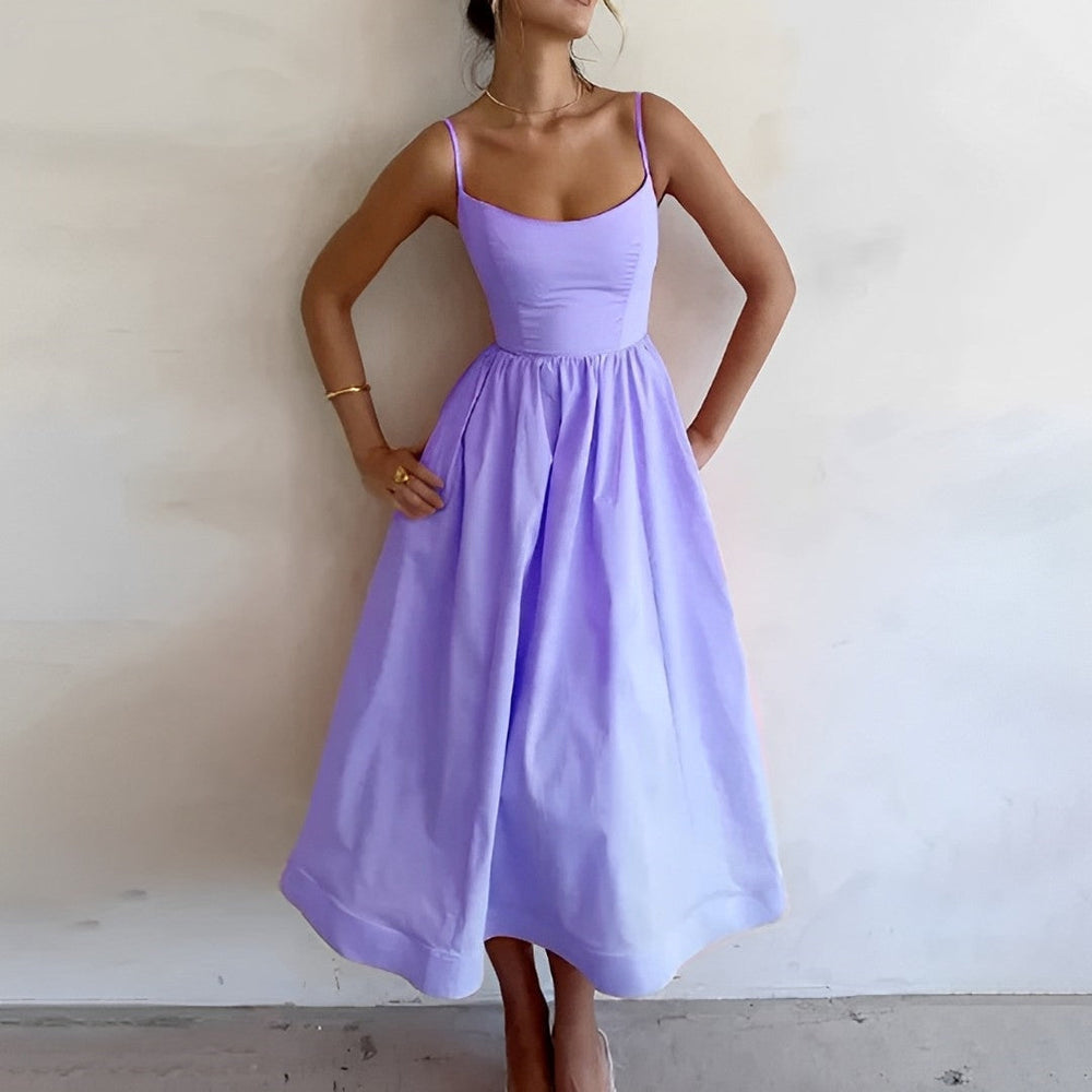 Ärmelloses A-Linien Midikleid mit Quadratausschnitt. Bequem und vielseitig für festliche Anlässe.
