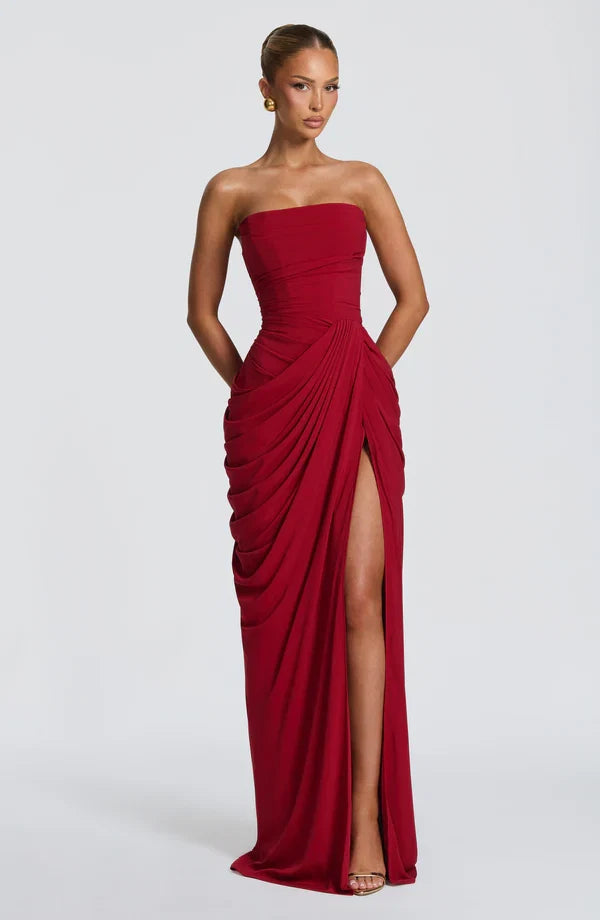 Detailansicht der eleganten Rückenschnürung am trägerlosen Korsett Maxikleid.