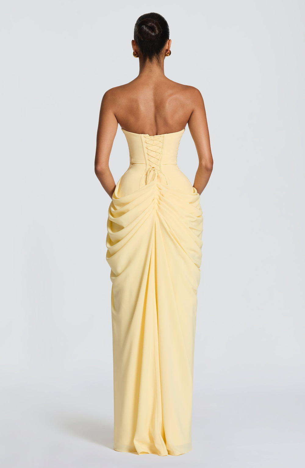 Trägerloses Damen Maxikleid mit Korsett-Oberteil, Rückenschnürung & hohem Beinschlitz.