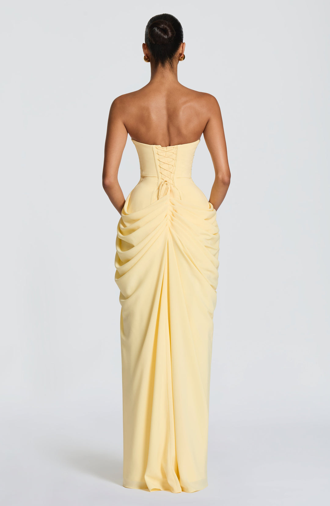 Trägerloses Damen Maxikleid mit Korsett-Oberteil, Rückenschnürung & hohem Beinschlitz.