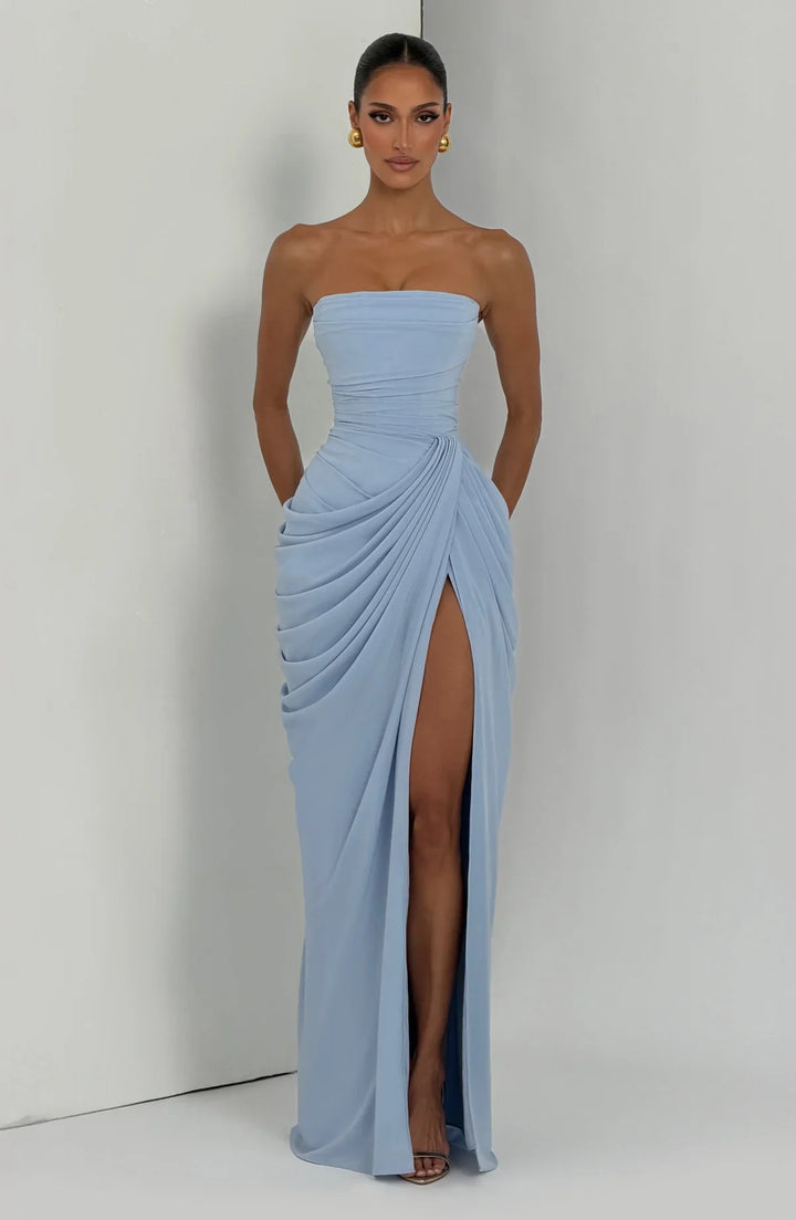 Edles trägerloses Maxikleid im Korsett-Stil mit Schnürung, perfekt für festliche Abende.