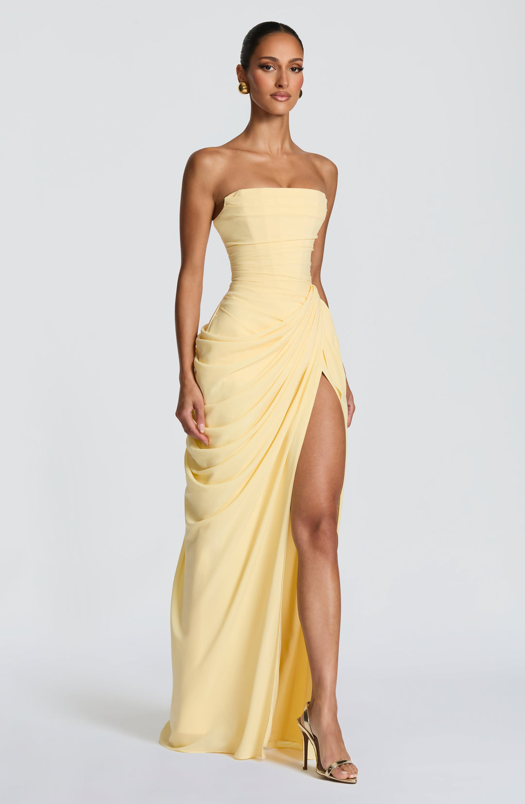 Elegantes Abendkleid: trägerloses Maxikleid mit Schnür-Korsett & fließendem Rock.