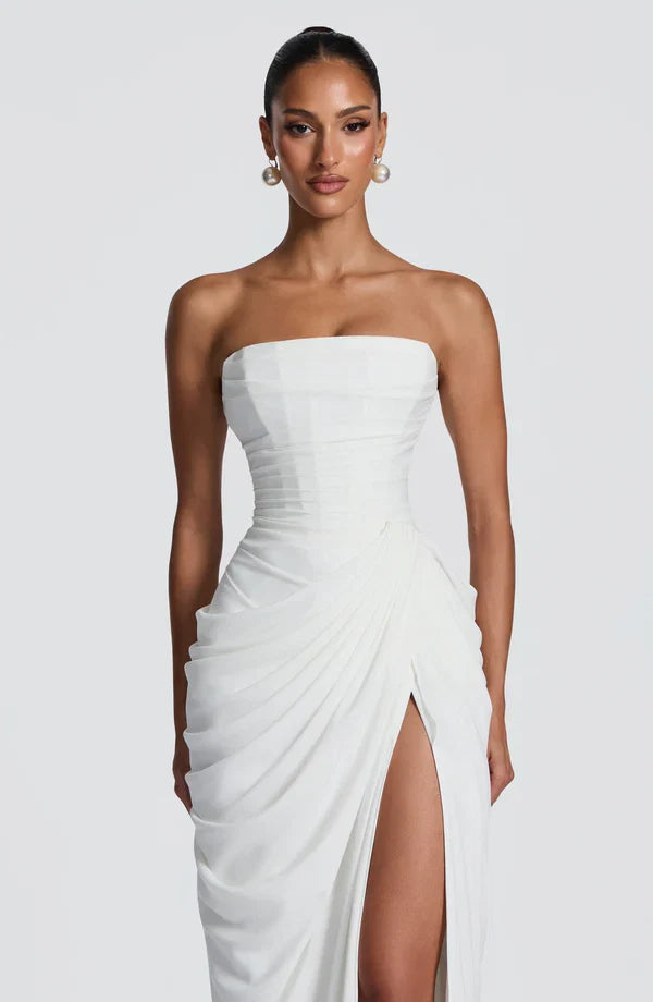 Modernes trägerloses Maxikleid für Damen, Korsett-Optik, Beinschlitz & Rückenschnürung.