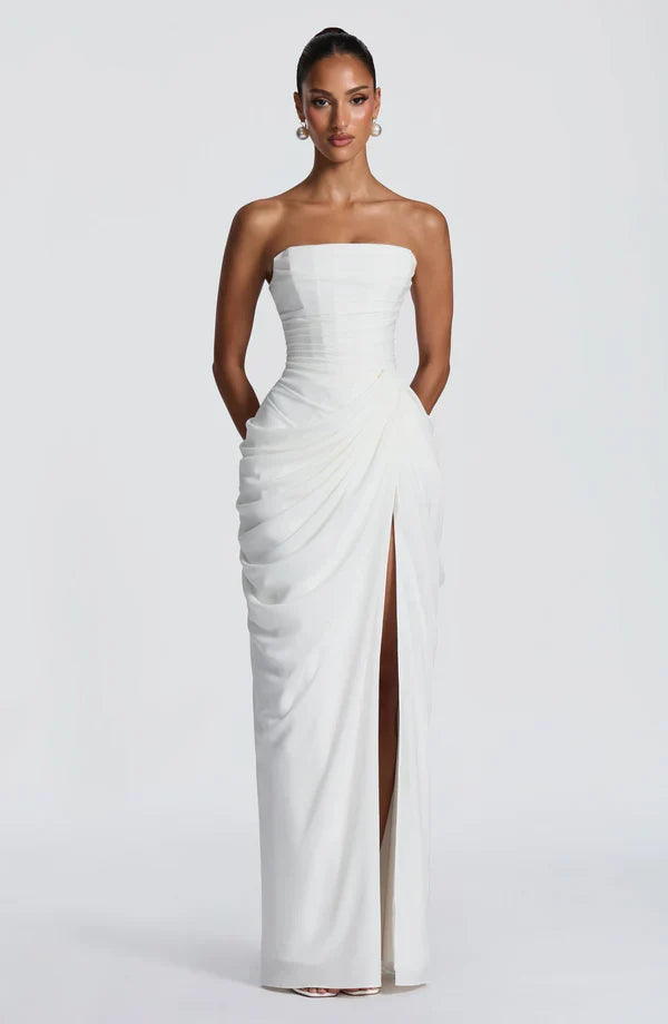 Perfekt sitzendes trägerloses Korsett Maxikleid mit Schnürung und weichem Stoff.