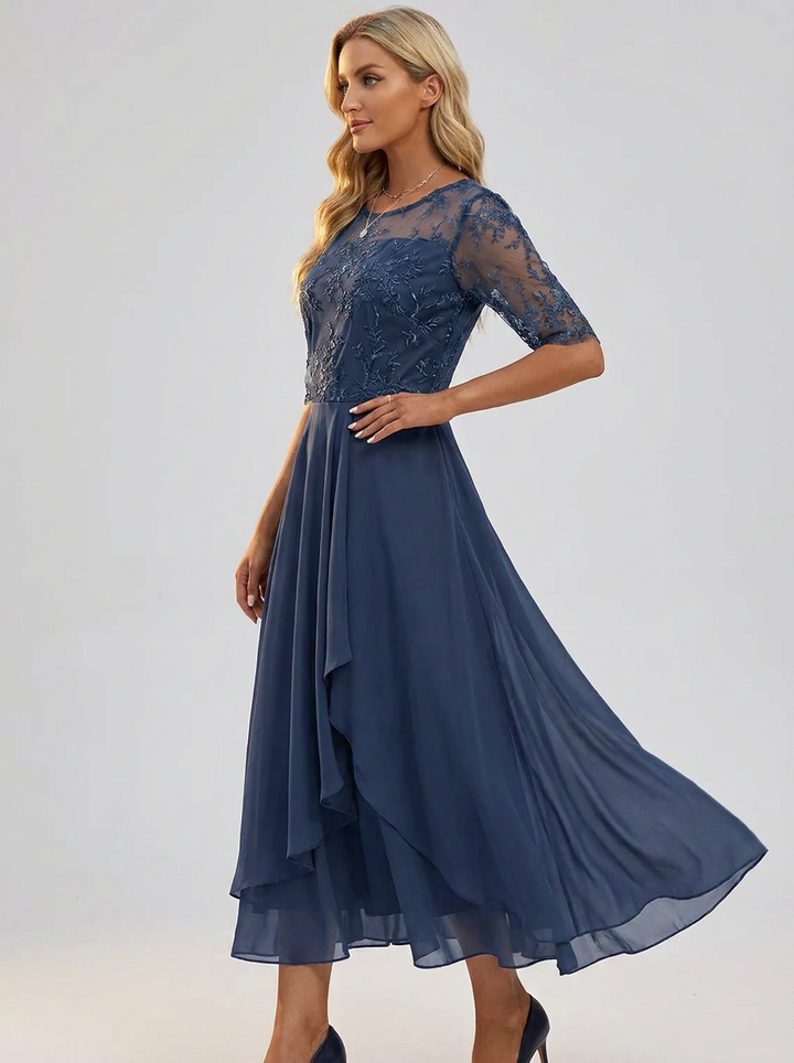 Festliches Damen-Spitzenkleid, ideal als Hochzeitsgastkleid oder für Gala-Abende.