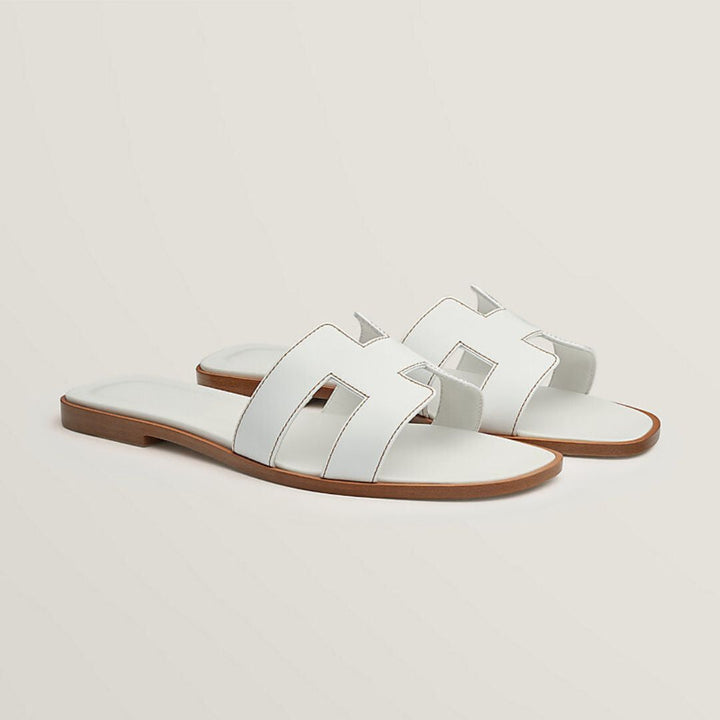 Stilvolle Damen Flache Sandalen mit Cut-outs, ideal als Alltagsschuhe und bequeme Sommerschuhe.