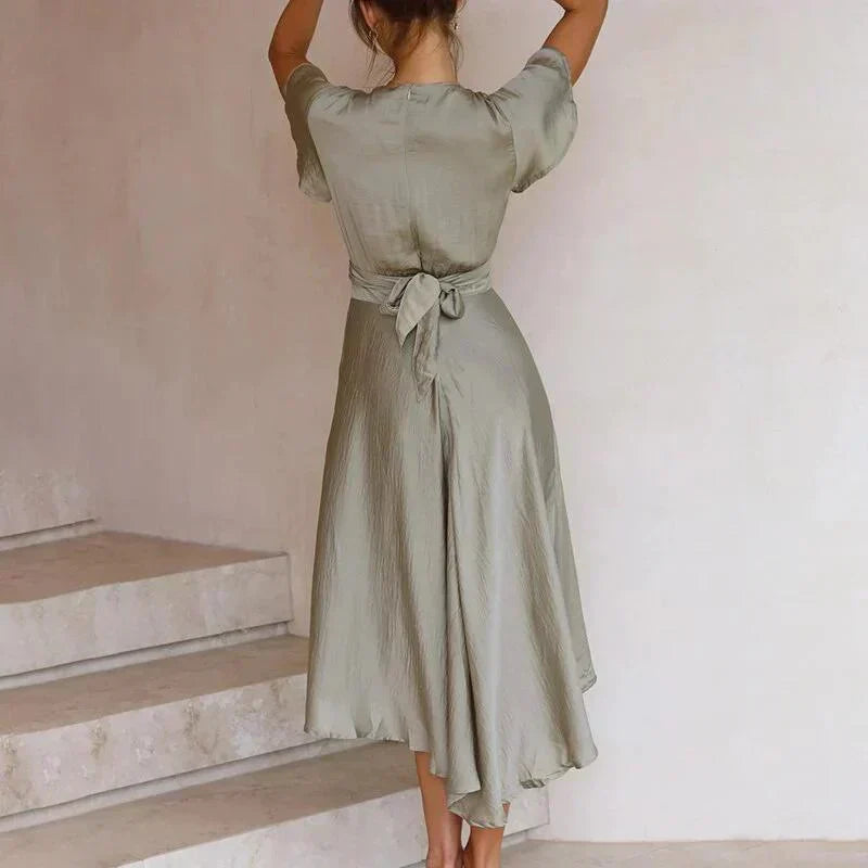 Leichtes, fließendes Damen-Sommerkleid in Rosa, bequem und elegant für festliche oder legere Anlässe.