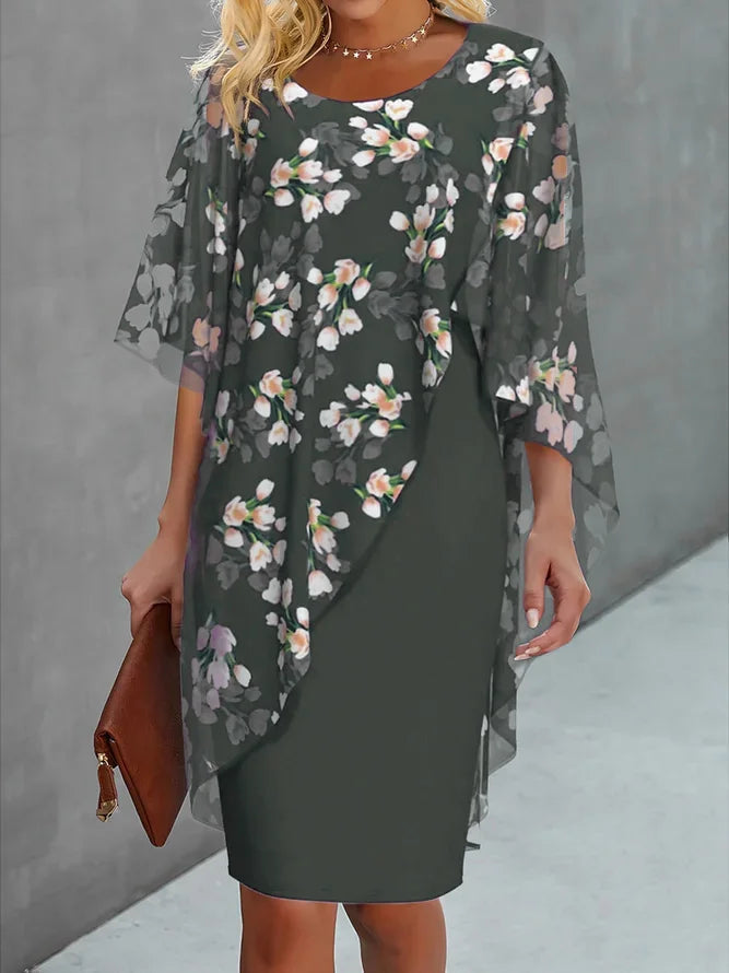Luftiges, elegantes Damen Festkleid mit Cape und floralem Blumenmuster, schickes Sommerkleid.