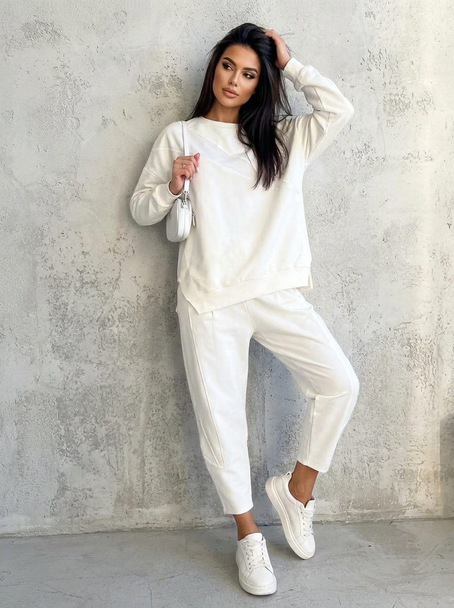 Nahaufnahme des weichen Stoffes des Damen Komfortsets. Ideal als Hausanzug oder Loungewear.