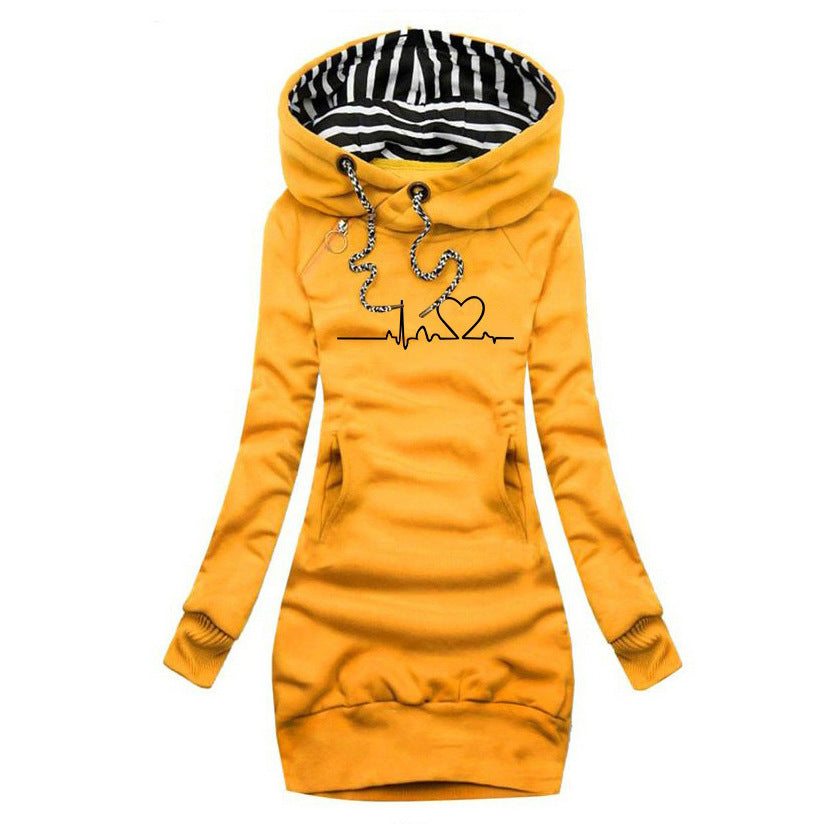 Damen Herbst Pulloverkleid mit elegantem Herzmuster, ideal für kühle Tage. Langarm, bequem und modisch.