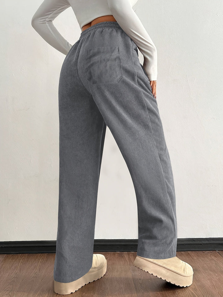Stilvolle High-Waist Damen Cordhose mit weitem Bein in Beige, komfortabel und elegant für den Herbst.