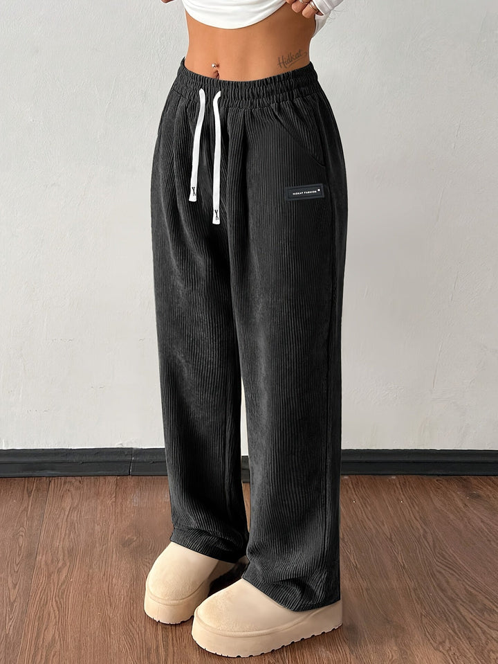 Bequeme Damen Jogger-Cordhose mit High-Waist und weitem Bein, perfekt für entspannte Tage.